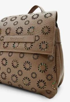 Desigual Small Die Cut - Rugzak - Brown -Desigual 9da59dc7043c4ddab0ad3cee0dfb78e4 scaled