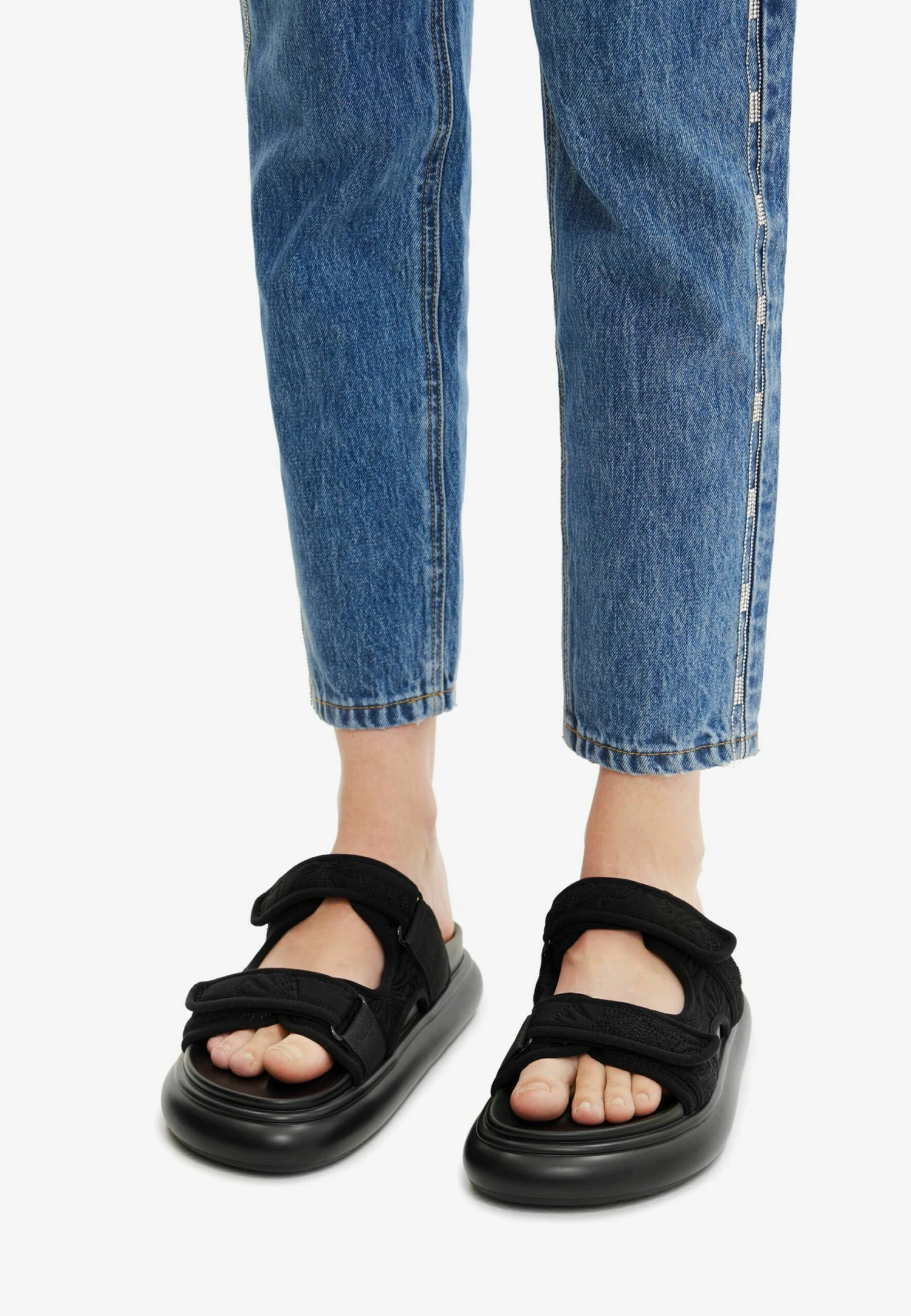 Desigual Embroided Red Straps Sandals - Muiltjes - Black 1 Desigual Embroided Red Straps Sandals - Muiltjes - Black