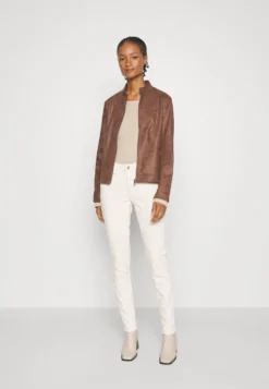 Desigual Jacket Toronto - Imitatieleren Jas - Dark Brown 11 Desigual Jacket Toronto - Imitatieleren Jas - Dark Brown -Desigual 9ffe2582d17041f08a2c99f8db1b5aec scaled