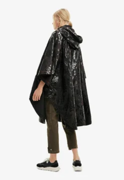 Desigual Logo- Regenjas - Black 7 Desigual Logo- Regenjas - Black -Desigual a246936eaf11431d9d7a54ca63d6c23d scaled