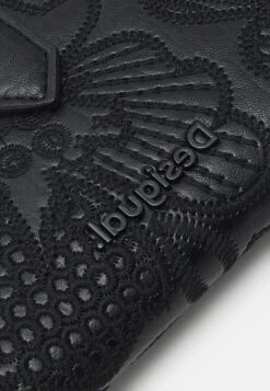 Desigual Mone Alpha Pia- Portemonnee - Black -Desigual a448d66c655c4816a2e41b9befe37475