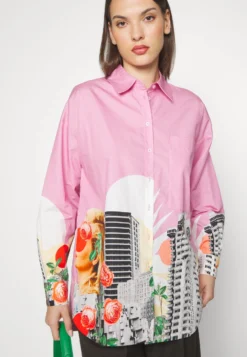 Desigual Cam Bolonia - Overhemdblouse - Pink 14 Desigual Cam Bolonia - Overhemdblouse - Pink -Desigual a71fbc58c5c848da898b66d3384826e9 scaled
