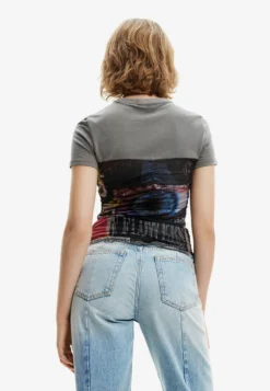 Desigual Tulle Newspaper - T-Shirt Print - Grey -Desigual ad8b2d4465f749e48b9beecbbccff683 scaled