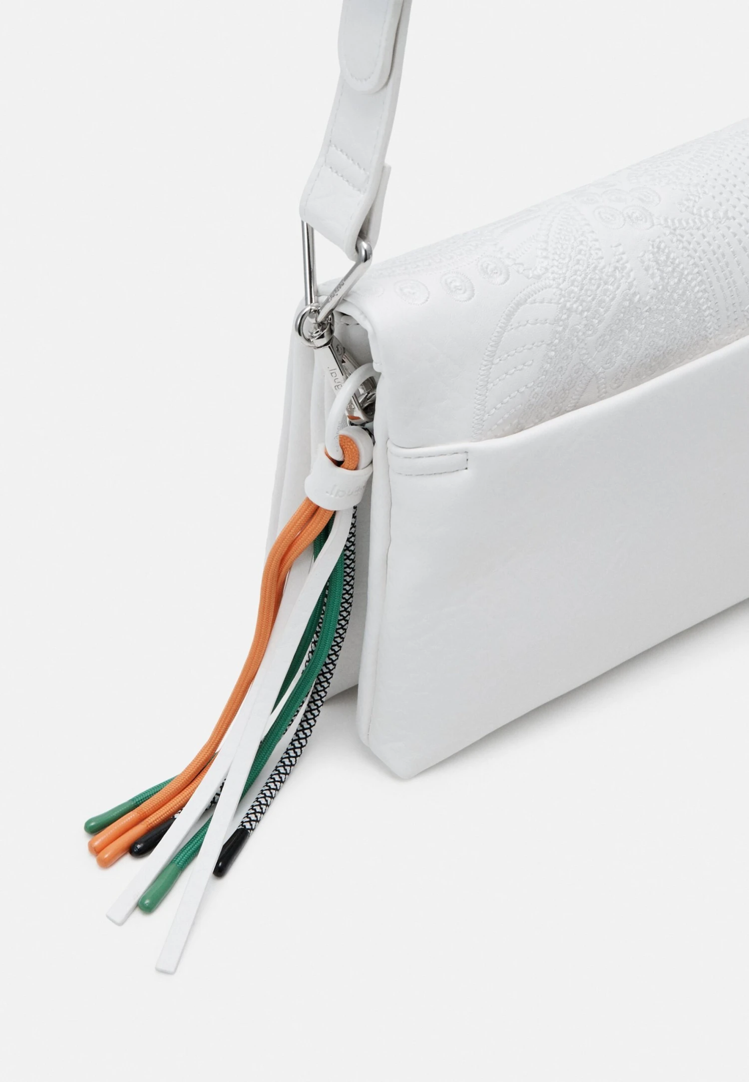 Desigual Alpha Dortmund Flap - Clutch - White 4 Desigual Alpha Dortmund Flap - Clutch - White - Afbeelding 4