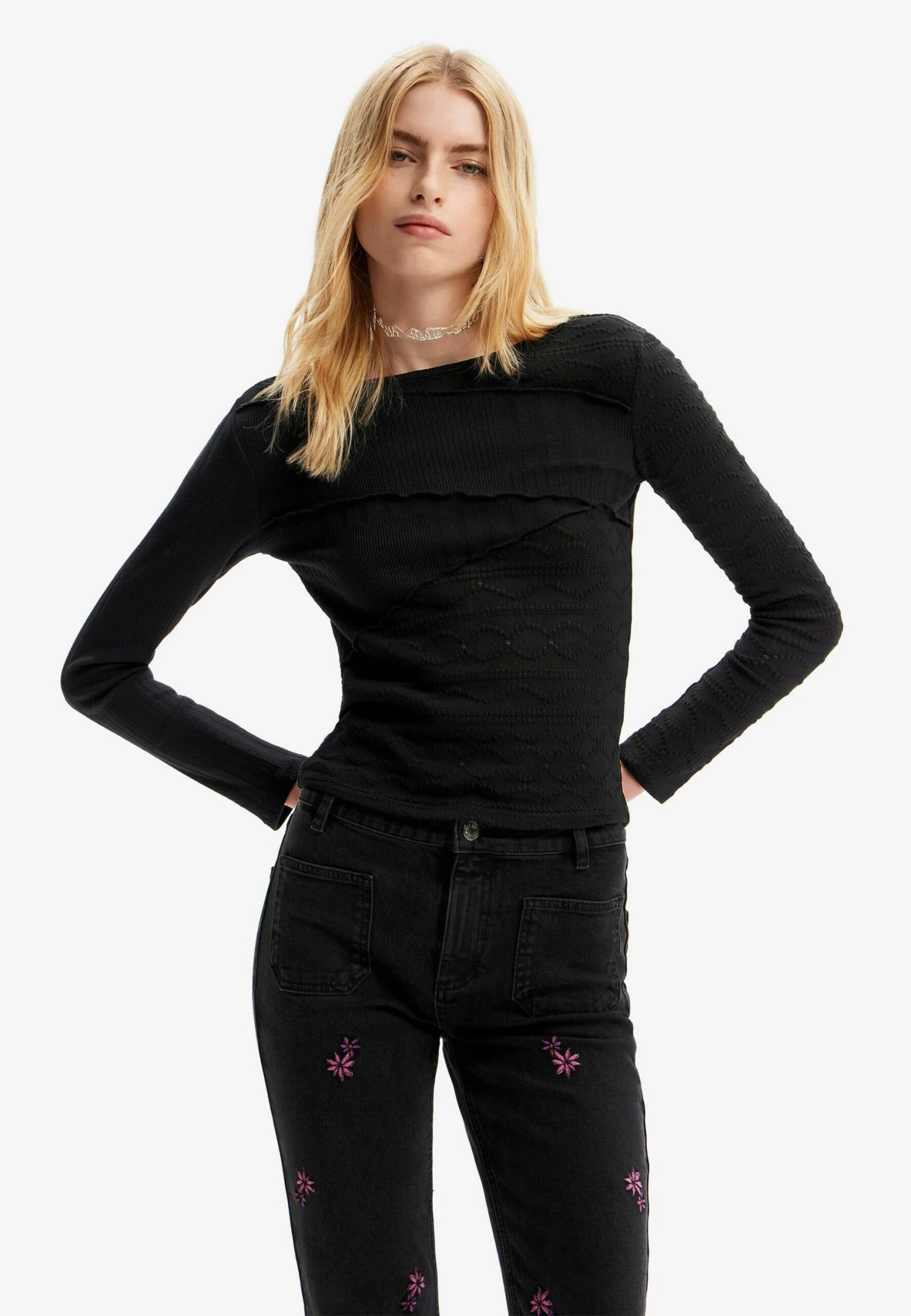 Desigual Textured- Longsleeve - Black 1 Desigual Textured- Longsleeve - Black