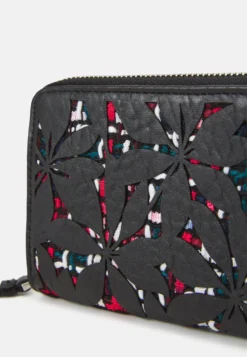 Desigual Mone Onyx Marisa - Portemonnee - Black 8 Desigual Mone Onyx Marisa - Portemonnee - Black -Desigual af1a40e4a10645d38d7b0db06b50460c scaled