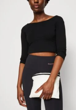 Desigual Poncho Psicolover Colima - Parka - Blanco Nieve 10 Desigual Poncho Psicolover Colima - Parka - Blanco Nieve -Desigual af8886deee044fa0b1c0e9c4888c9396