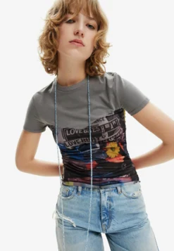 Desigual Tulle Newspaper - T-Shirt Print - Grey -Desigual b19792efcd0841f0af40afca1adc702f scaled