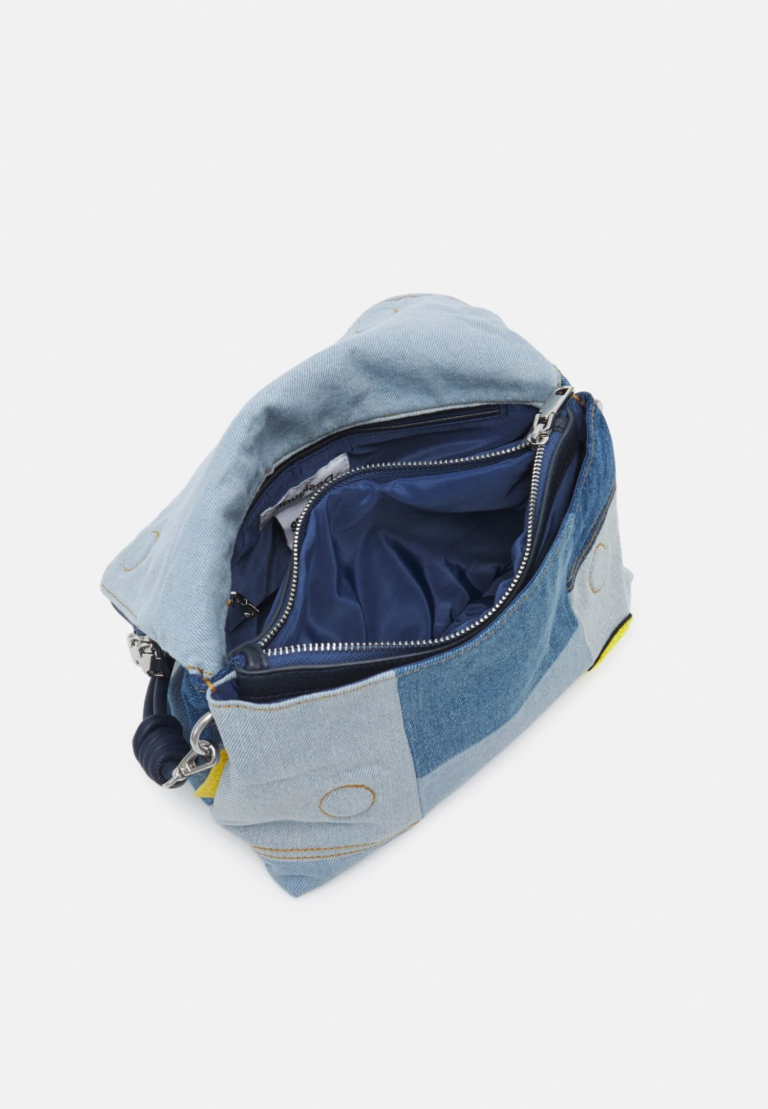 Desigual Bag Smiley Patch Venecia - Schoudertas - Denim Light Grey 3 Desigual Bag Smiley Patch Venecia - Schoudertas - Denim Light Grey - Afbeelding 3