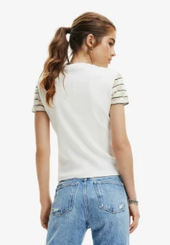 Desigual Textured Knit - T-Shirt Print - White -Desigual b38b4e1c7b49498e945433d396e2a650 scaled