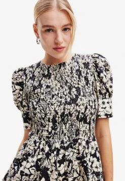 Desigual Floral- Jurk - Black 8 Desigual Floral- Jurk - Black -Desigual bd39bc9d6e614e7a96bd07dcfd6b465e