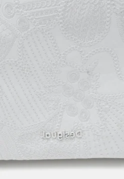 Desigual Alpha Dortmund Flap - Clutch - White -Desigual beb7f29216584fe09ac67b73ececee00 scaled