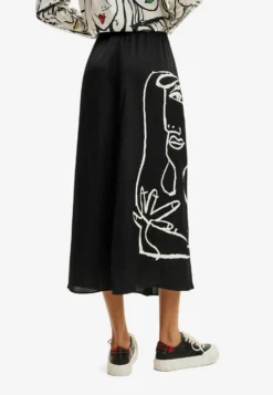 Desigual Arty Face Midi - A-Lijn Rok - Black 7 Desigual Arty Face Midi - A-Lijn Rok - Black -Desigual c22a94c1588f41908f5997b2a5dcfb08 scaled