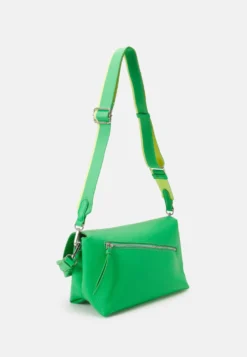 Desigual Venecia- Schoudertas - Musgo -Desigual c27f0ba163834ffc9d33750f59449c40 scaled
