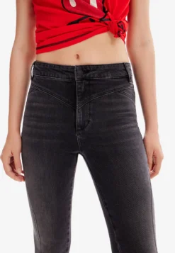 Desigual Push-Up- Jeans Skinny Fit - Black -Desigual c6518c1a394c40a9afb534f3af164a83 scaled