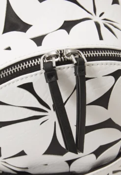 Desigual Mombasa Mini - Rugzak - Crudo 7 Desigual Mombasa Mini - Rugzak - Crudo -Desigual c68a5a4df2384b2c8b8f8b748b3b24d2 scaled