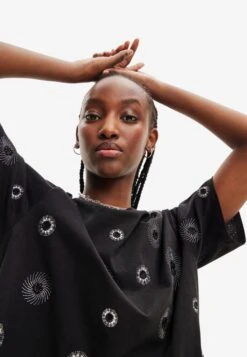 Desigual T-Shirt Print - Black -Desigual c76b36c2cbf945dbb4c313320932f741