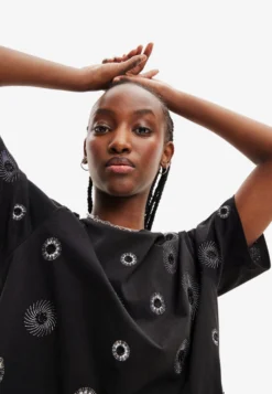 Desigual T-Shirt Print - Black -Desigual c76b36c2cbf945dbb4c313320932f741 scaled