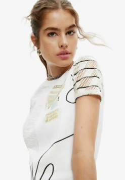 Desigual Textured Knit - T-Shirt Print - White -Desigual c785e6fc164c47a19403aad7321455c7 scaled