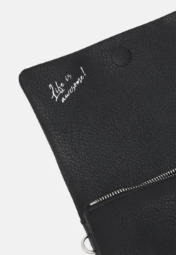 Desigual Bag Half Logo Dortmund Flap Micro - Handtas - Black -Desigual ca9293518e23420a8e24586efaec9983 scaled