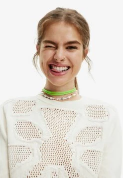 Desigual Openwork Flower - Trui - White 8 Desigual Openwork Flower - Trui - White -Desigual ced1d1e5973f4abe9580630add075a46