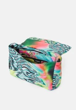 Desigual Hawaiian Geosurf Copenhague - Schoudertas - Tutti Frutti 6 Desigual Hawaiian Geosurf Copenhague - Schoudertas - Tutti Frutti -Desigual d4264808856d4a84a5519e4a7641f2a6
