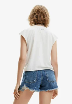 Desigual Studded Disco - T-Shirt Print - White -Desigual d76d3c766b71454697c915963f00faf3 scaled