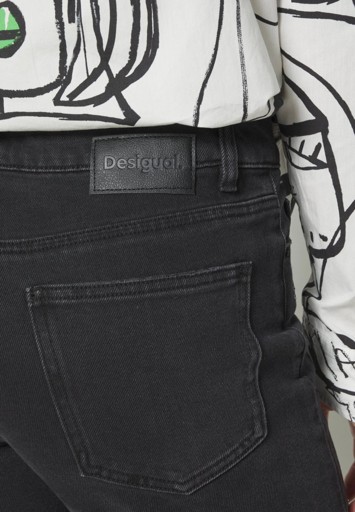 Desigual Amsterdam - Straight Leg Jeans - Black 7 Desigual Amsterdam - Straight Leg Jeans - Black - Afbeelding 7