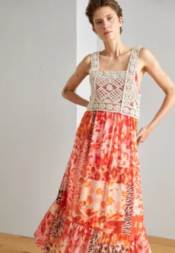 Desigual Vest Aria Patch - Jurk - Orange 9 Desigual Vest Aria Patch - Jurk - Orange -Desigual d94aac8bcaab4c1a88c7e3d6996bef2f scaled