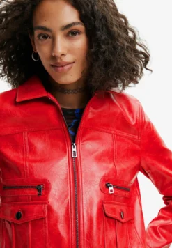 Desigual Retro Pockets - Imitatieleren Jas - Red -Desigual dc1ac0b0a91d45499889d1136a2fe93d scaled