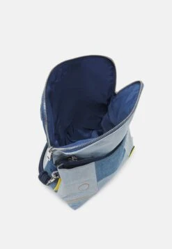 Desigual Bag Smiley Patch Venecia - Schoudertas - Denim Light Grey 9 Desigual Bag Smiley Patch Venecia - Schoudertas - Denim Light Grey -Desigual e9a03768c0ba4df9adf9a817b5d1dab3