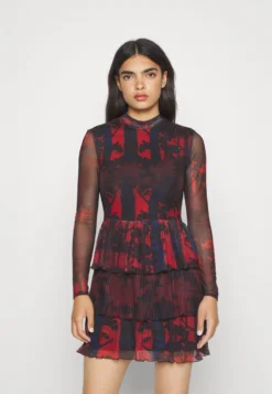 Desigual Vest Forest Lacroix - Jurk - Dark Red -Desigual ef0a32124dbc4bd79961b175394954b8 scaled