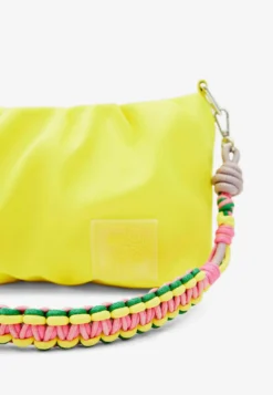Desigual Midsize Crossbody With Trekking Strap - Handtas - Yellow -Desigual f42869fef1d449f8a1e72a8955c954a9 scaled