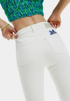 Desigual Long Flare - Flared Jeans - White 8 Desigual Long Flare - Flared Jeans - White -Desigual fbdd99e21e3f41dc8c7cc79d72a203ae