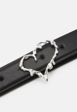 Desigual Belt Heart - Riem - Black -Desigual feb56bb5b6264b34b6dc06b9c1cd4644 scaled