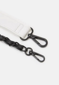 Desigual Arty Pepo Venec - Schoudertas - Tutti Frutti -Desigual fecfb18f413f4300b8b25085a004b8ff scaled